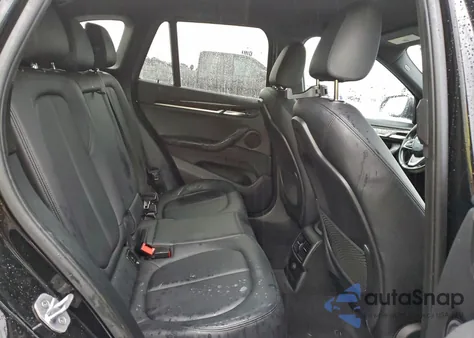 2017 BMW X1 xDrive28I z USA, uszkodzony, nr VIN WBXHT3C34H5F83517